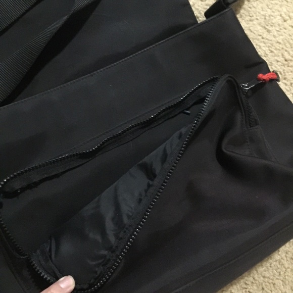 Esprit black messenger bag - Picture 5 of 7